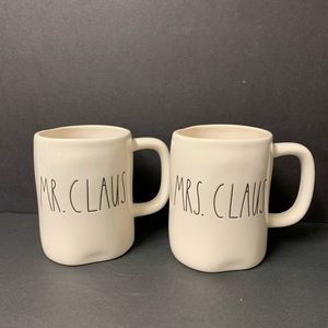 Rae Dunn Brand new MR & MRS CLAUS mug set